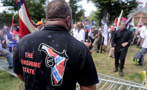 Miembros del Alt-Right participan en una manifestación en Charlottesville (EE UU).