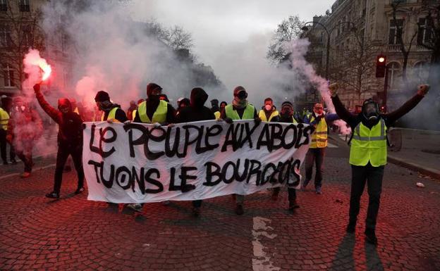 Macron llama a la calma para evitar otro 'sábado negro' en Francia 
