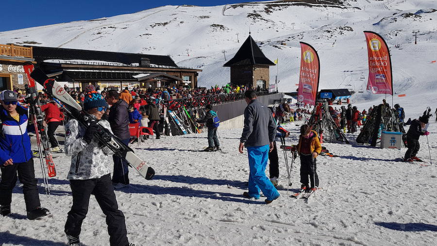 Sierra Nevada registra su mejor puente de cuatro días de diciembre con unos 40.000 esquiadores