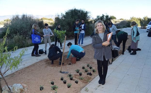 La UAL homenajea con un jardín al voluntariado