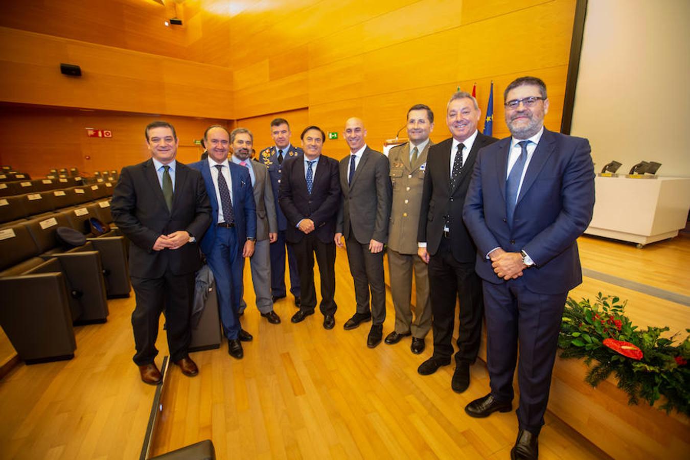 Personas de diferentes ámbitos de la sociedad granadina estuvieron en el Parque de las Ciencias para asistir al evento