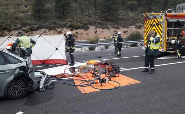 Sucesos en Granada: La Guardia Civil investiga las causas del accidente mortal en la A-92 en Huétor-Santillán