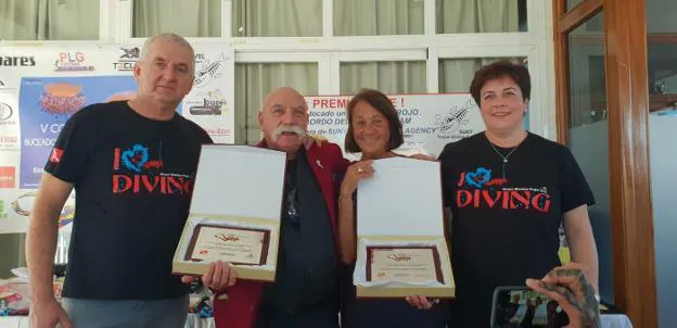 Rafaele Deliso y Carmen Aldaya tras recibir sus premios. 