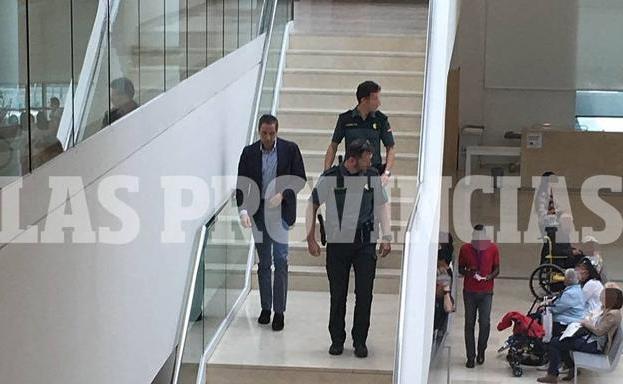 Una de las visitas de Eduardo Zaplana al hospital La Fe para una revisión.