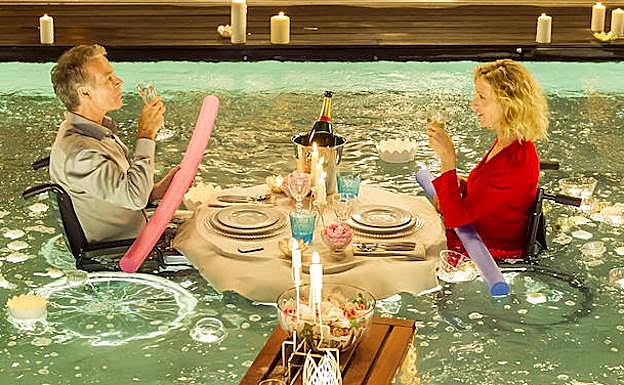 Franck Dubosc y Alexandra Lamy, en la comedia francesa 'Sobre ruedas'.