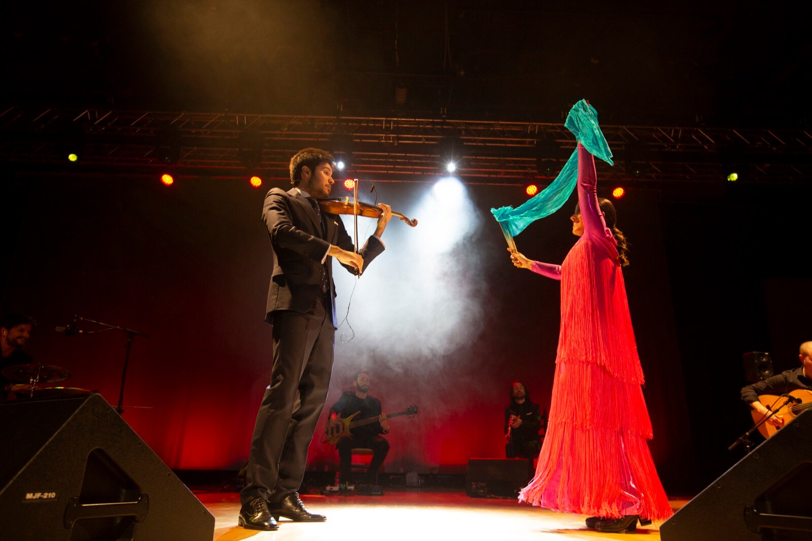 El violinista cordobés deleita a Granada con su espectáculo 'Alma del violín flamenco'