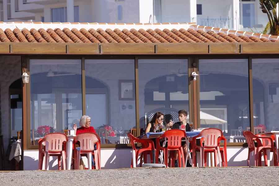 En vísperas de Navidad el buen tiempo acompaña en el litoral granadino