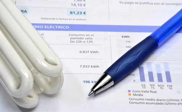 Casi dos millones de usuarios de luz, a punto de quedarse sin su bono social a finales de año 