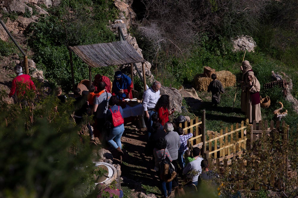 El anejo motrileño de Tablones ha vuelto a organizar su exitoso Belén Viviente, que el municipio 'utiliza' como reclamo turístico