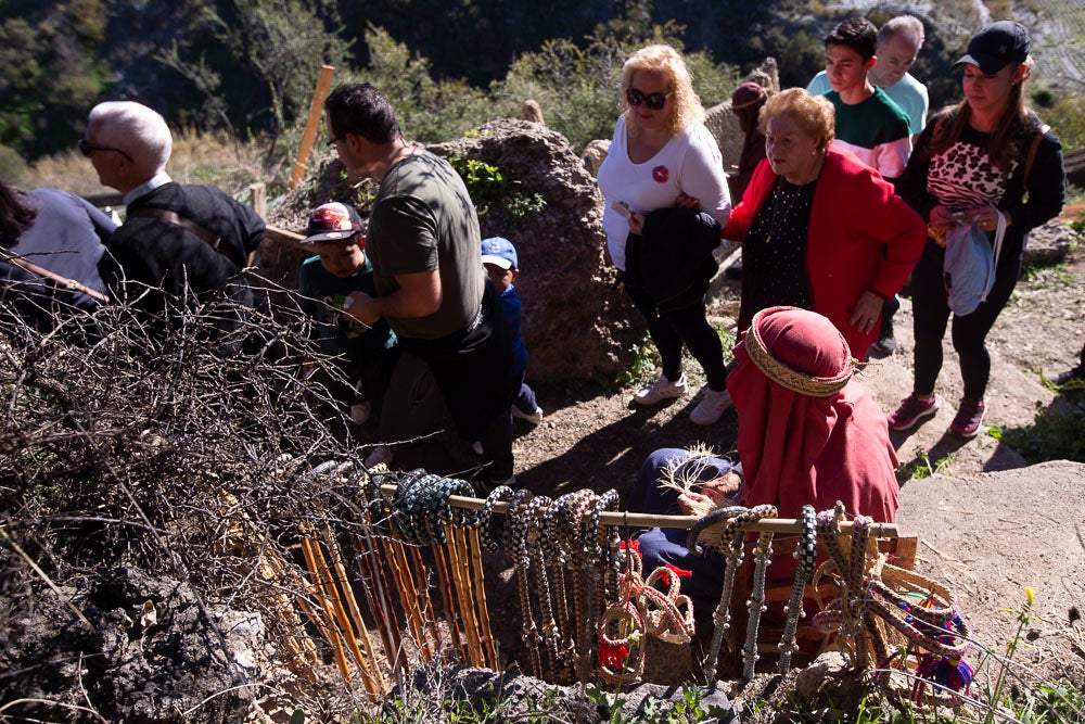 El anejo motrileño de Tablones ha vuelto a organizar su exitoso Belén Viviente, que el municipio 'utiliza' como reclamo turístico