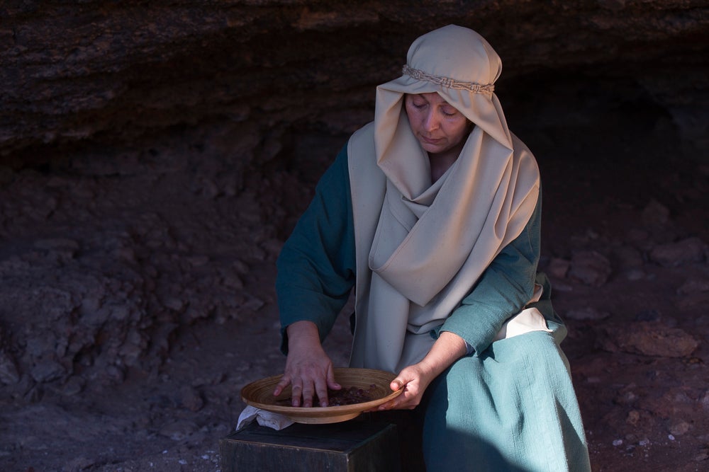 El anejo motrileño de Tablones ha vuelto a organizar su exitoso Belén Viviente, que el municipio 'utiliza' como reclamo turístico