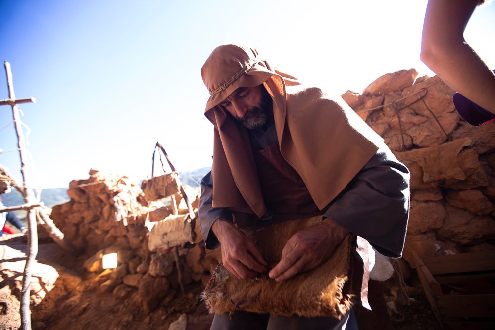 El anejo motrileño de Tablones ha vuelto a organizar su exitoso Belén Viviente, que el municipio 'utiliza' como reclamo turístico