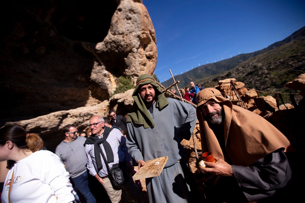 El anejo motrileño de Tablones ha vuelto a organizar su exitoso Belén Viviente, que el municipio 'utiliza' como reclamo turístico