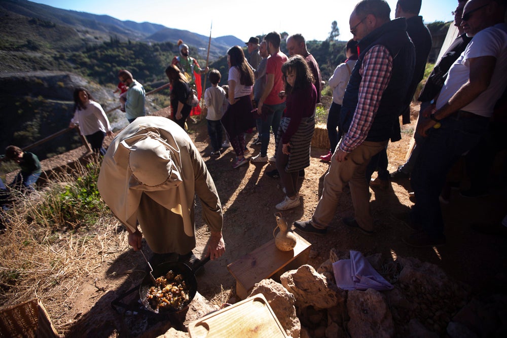 El anejo motrileño de Tablones ha vuelto a organizar su exitoso Belén Viviente, que el municipio 'utiliza' como reclamo turístico