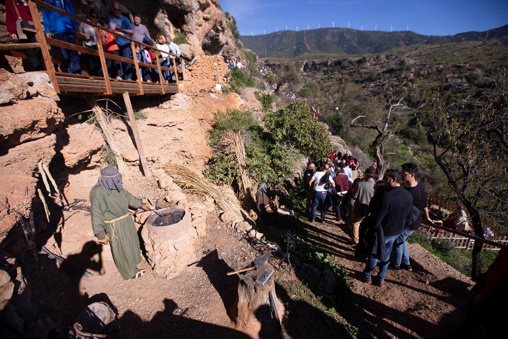 El anejo motrileño de Tablones ha vuelto a organizar su exitoso Belén Viviente, que el municipio 'utiliza' como reclamo turístico