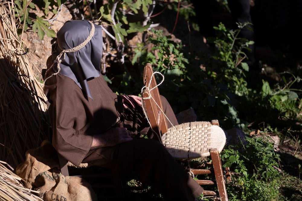 El anejo motrileño de Tablones ha vuelto a organizar su exitoso Belén Viviente, que el municipio 'utiliza' como reclamo turístico