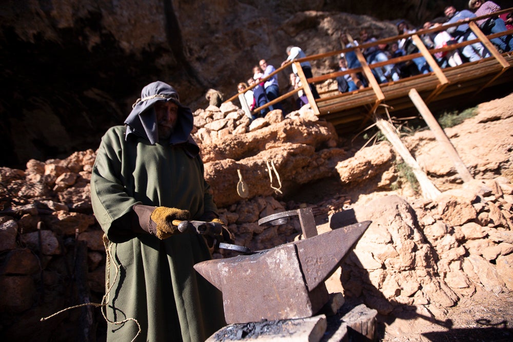 El anejo motrileño de Tablones ha vuelto a organizar su exitoso Belén Viviente, que el municipio 'utiliza' como reclamo turístico