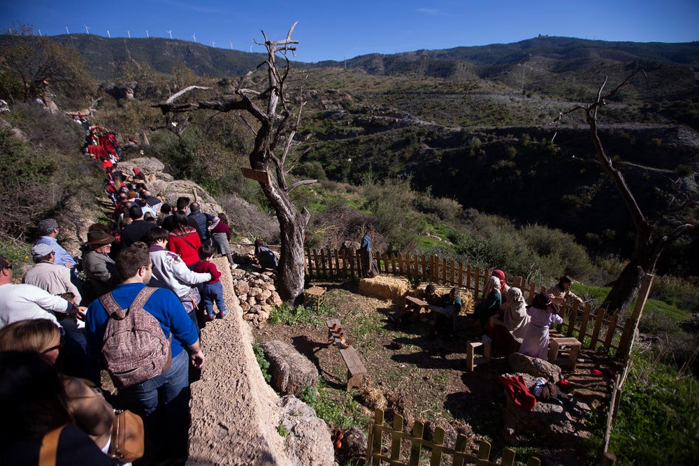 El anejo motrileño de Tablones ha vuelto a organizar su exitoso Belén Viviente, que el municipio 'utiliza' como reclamo turístico