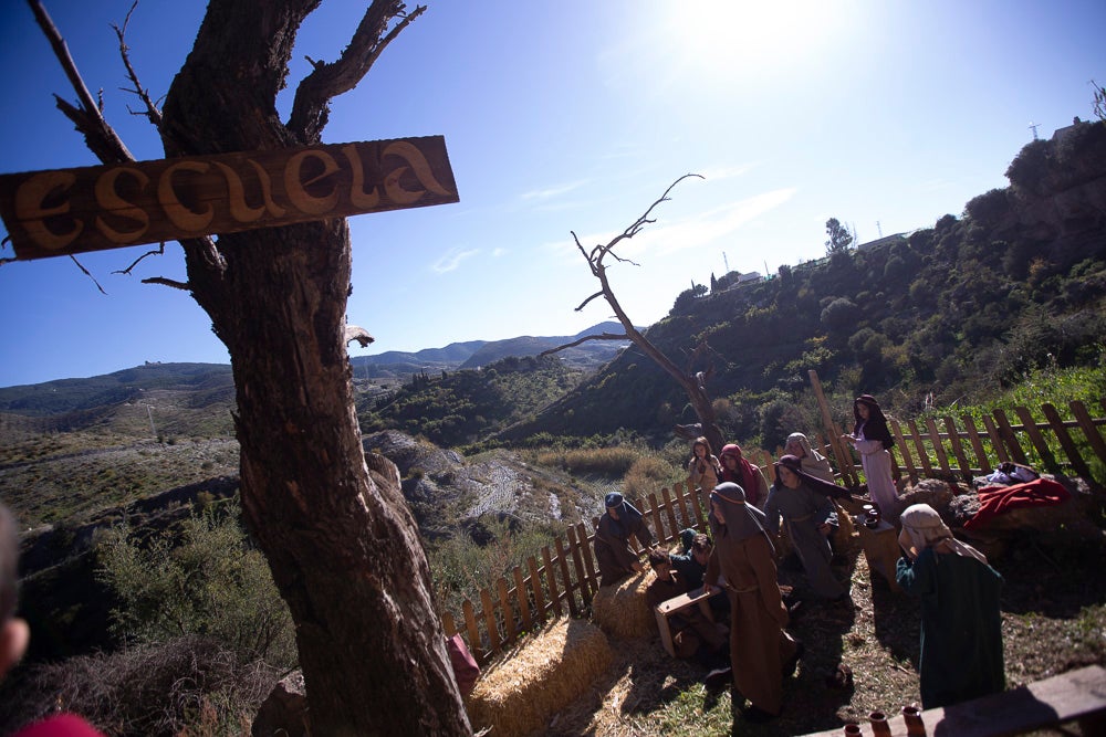 El anejo motrileño de Tablones ha vuelto a organizar su exitoso Belén Viviente, que el municipio 'utiliza' como reclamo turístico