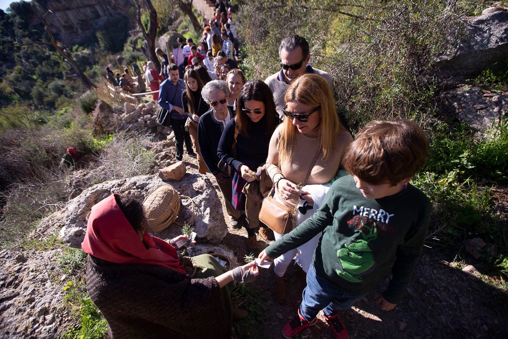 El anejo motrileño de Tablones ha vuelto a organizar su exitoso Belén Viviente, que el municipio 'utiliza' como reclamo turístico