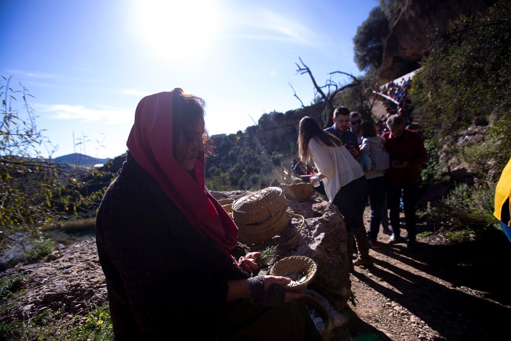 El anejo motrileño de Tablones ha vuelto a organizar su exitoso Belén Viviente, que el municipio 'utiliza' como reclamo turístico