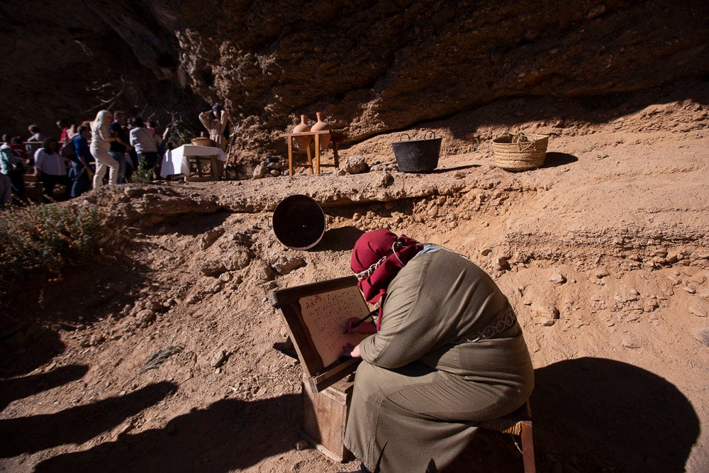 El anejo motrileño de Tablones ha vuelto a organizar su exitoso Belén Viviente, que el municipio 'utiliza' como reclamo turístico