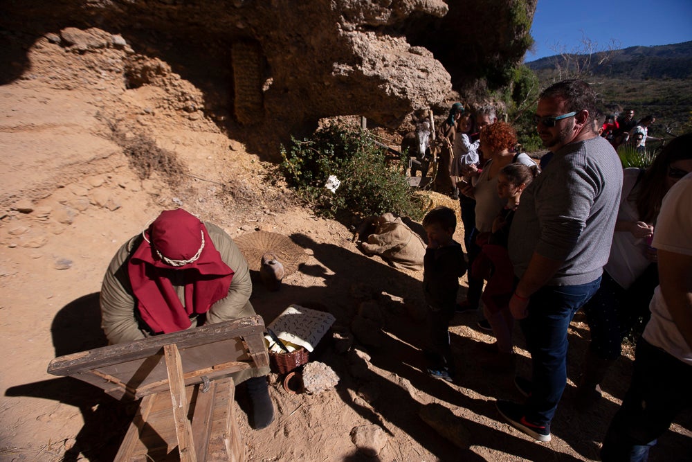 El anejo motrileño de Tablones ha vuelto a organizar su exitoso Belén Viviente, que el municipio 'utiliza' como reclamo turístico