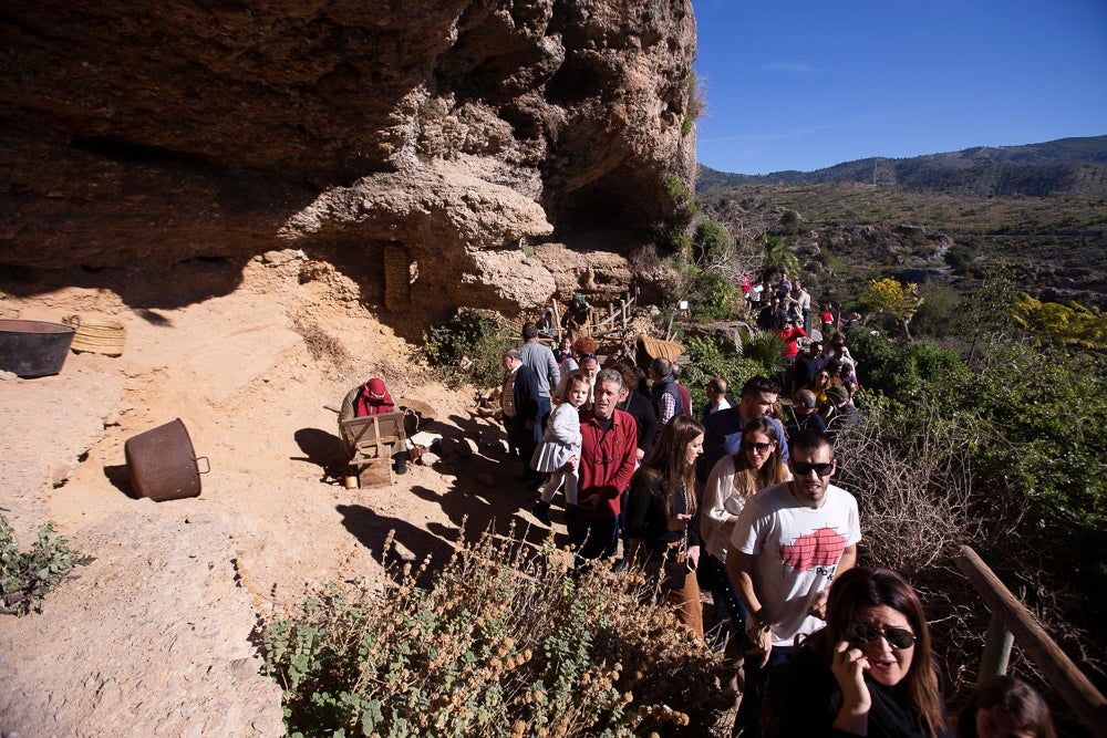 El anejo motrileño de Tablones ha vuelto a organizar su exitoso Belén Viviente, que el municipio 'utiliza' como reclamo turístico