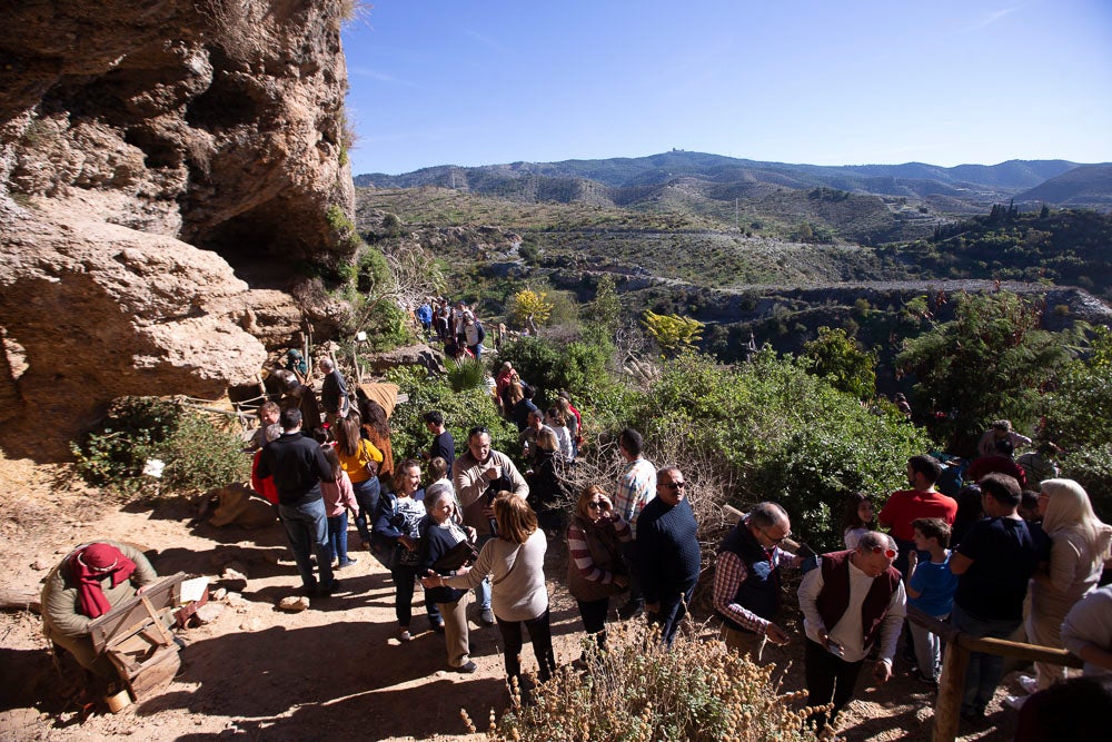 El anejo motrileño de Tablones ha vuelto a organizar su exitoso Belén Viviente, que el municipio 'utiliza' como reclamo turístico