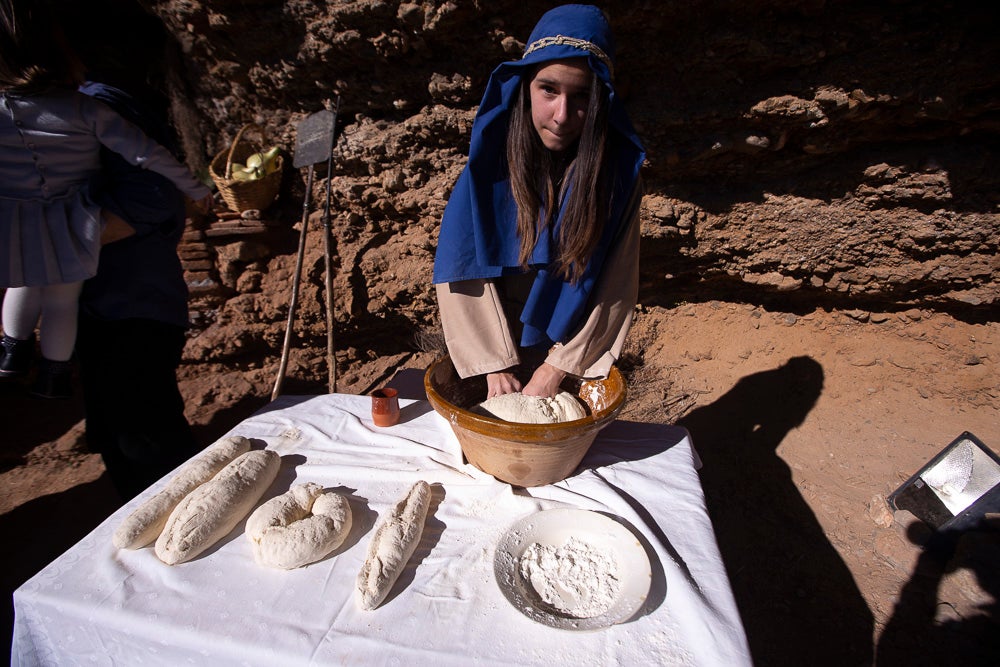 El anejo motrileño de Tablones ha vuelto a organizar su exitoso Belén Viviente, que el municipio 'utiliza' como reclamo turístico