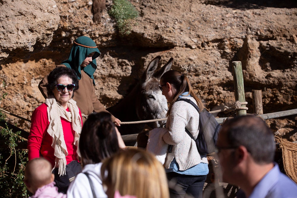 El anejo motrileño de Tablones ha vuelto a organizar su exitoso Belén Viviente, que el municipio 'utiliza' como reclamo turístico