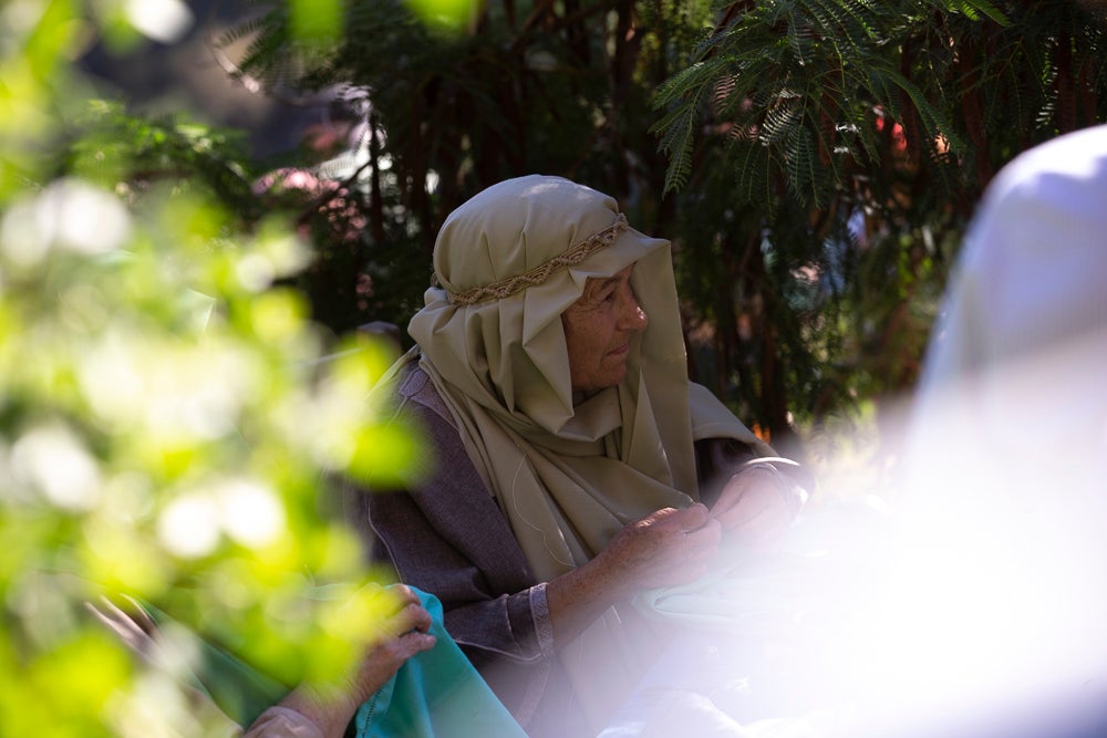 El anejo motrileño de Tablones ha vuelto a organizar su exitoso Belén Viviente, que el municipio 'utiliza' como reclamo turístico