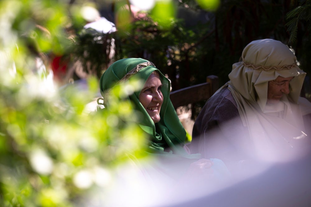 El anejo motrileño de Tablones ha vuelto a organizar su exitoso Belén Viviente, que el municipio 'utiliza' como reclamo turístico