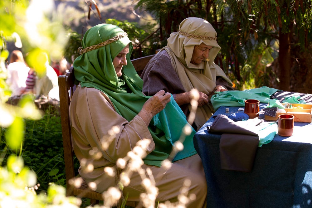 El anejo motrileño de Tablones ha vuelto a organizar su exitoso Belén Viviente, que el municipio 'utiliza' como reclamo turístico