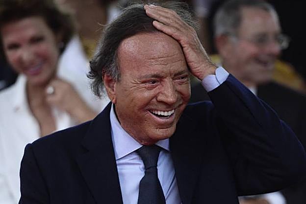 Julio Iglesias.