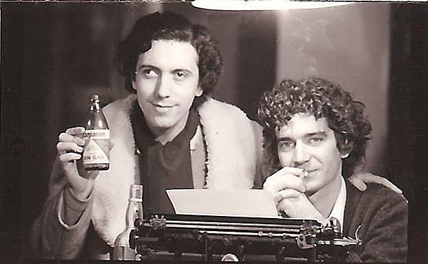 Fernando Trueba y Óscar Ladoire en el rodaje de 'Ópera Prima' (1980).