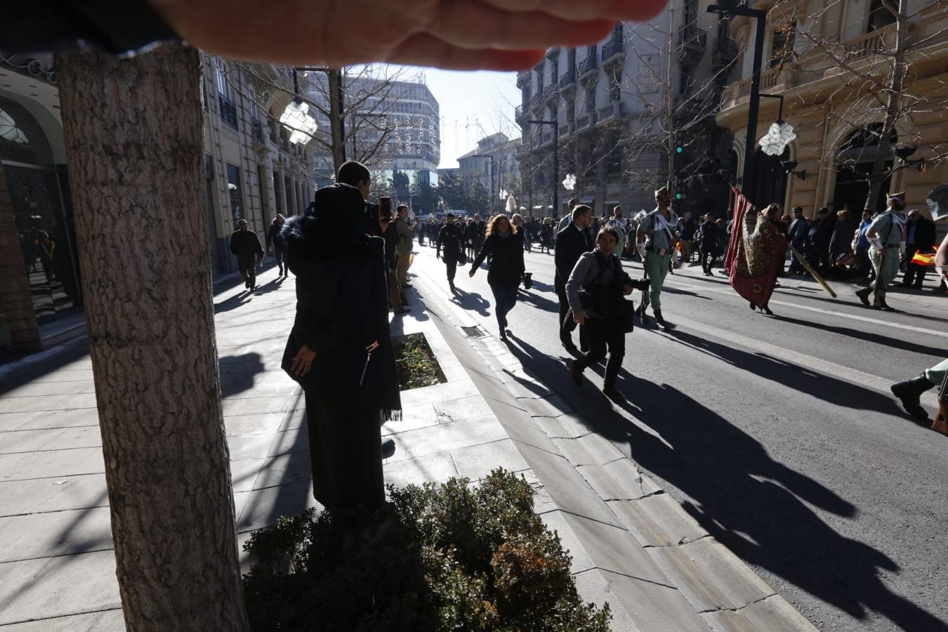 Importante dispositivo policial en el centro de Granada ante la presencia de colectivos en contra y a favor de la celebración