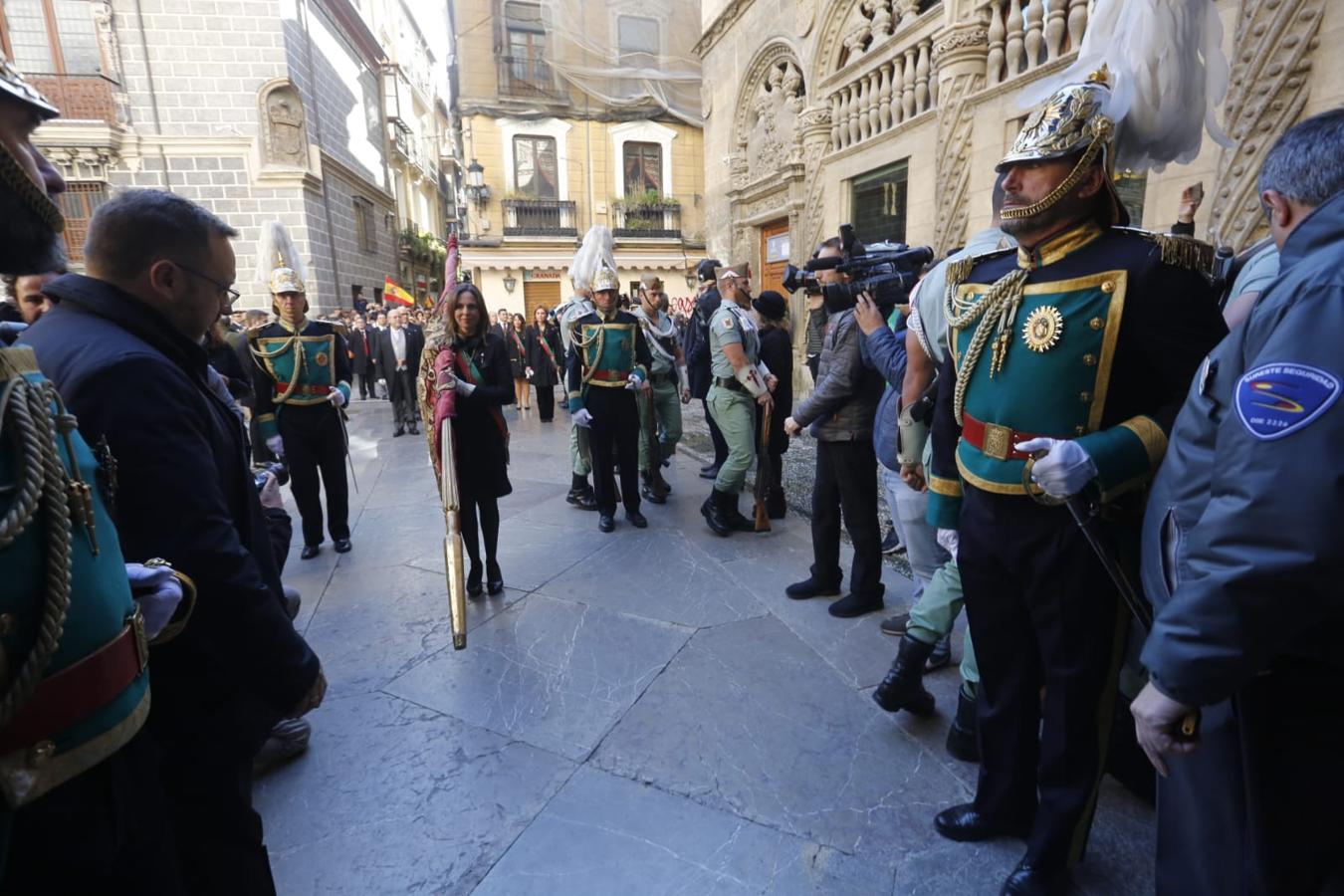 Importante dispositivo policial en el centro de Granada ante la presencia de colectivos en contra y a favor de la celebración