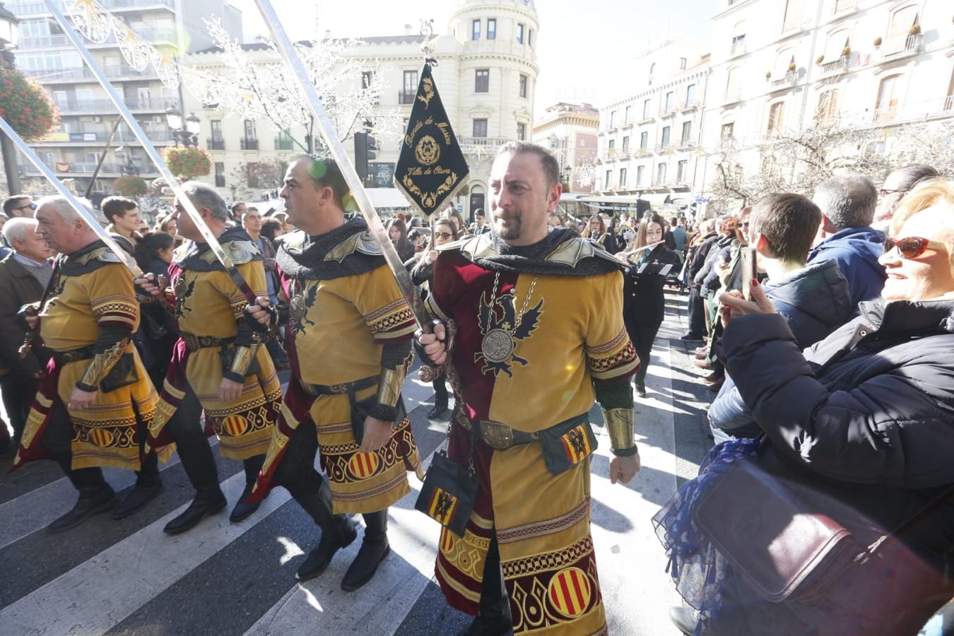 Importante dispositivo policial en el centro de Granada ante la presencia de colectivos en contra y a favor de la celebración