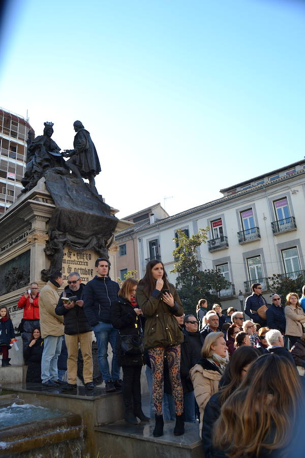 Importante dispositivo policial en el centro de Granada ante la presencia de colectivos en contra y a favor de la celebración