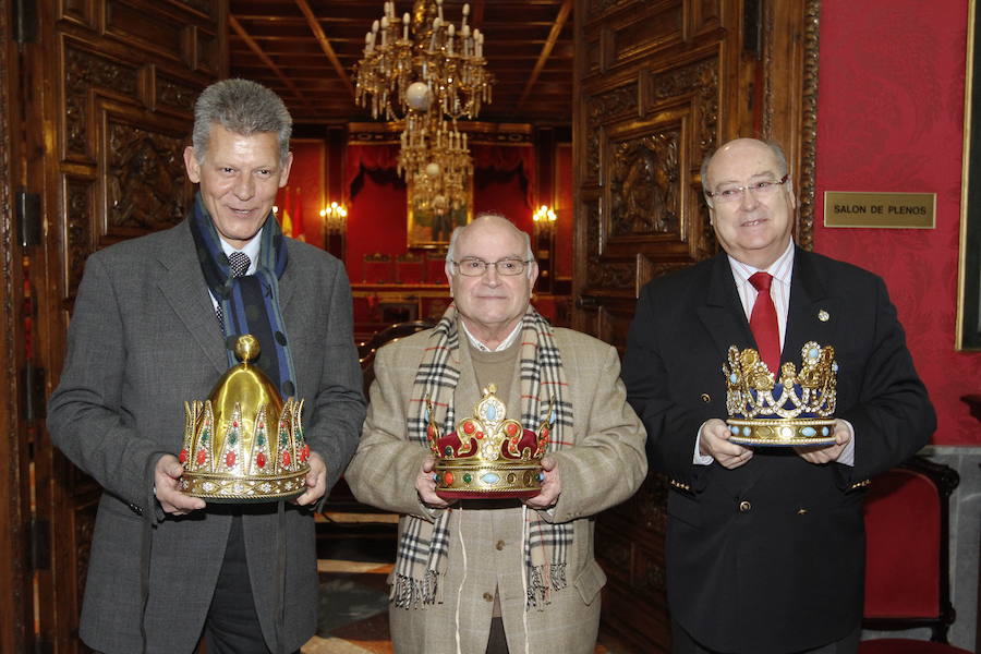A unos días de que se cumplan 107 años de la primera cabalgata, hacemos un repaso de los granadinos ilustres que han encarnado a los Tres Reyes Magos de Oriente en Granada