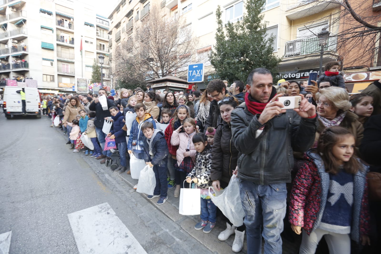 Fotos: Las calles de Granada, de bote en bote para ver a sus Majestades de Oriente