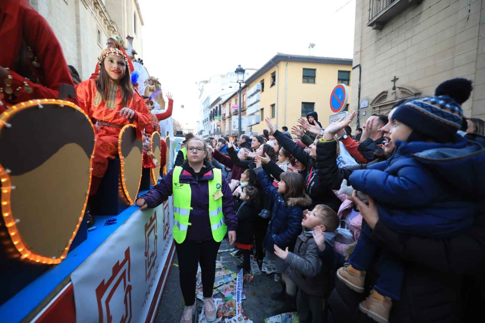 Fotos: La cabalgata de los Reyes Magos sale a las calles de Granada