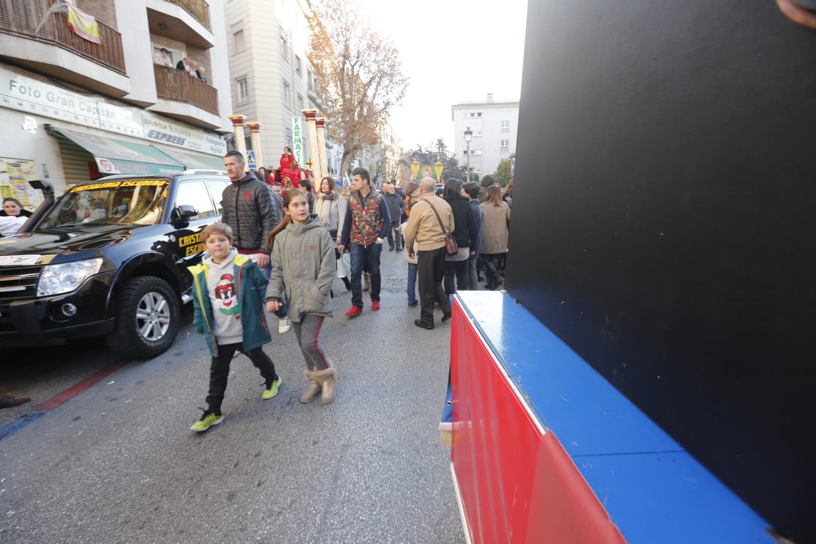 Desde los minutos previos al arranque hasta su llegada al Ayutamiento de Granada, aquí tienes todas las imágenes de la noche más mágica de la Navidad