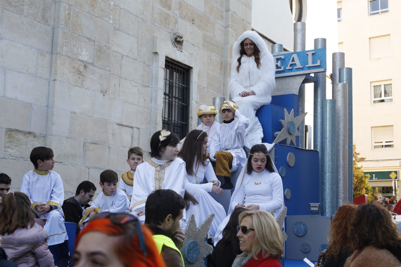 Desde los minutos previos al arranque hasta su llegada al Ayutamiento de Granada, aquí tienes todas las imágenes de la noche más mágica de la Navidad