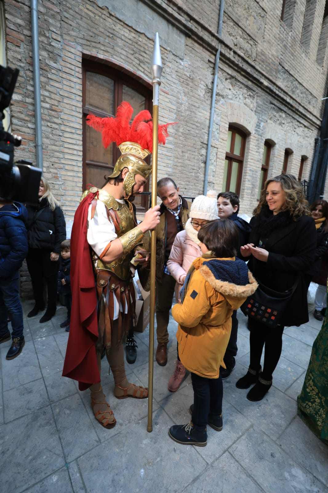 Desde los minutos previos al arranque hasta su llegada al Ayutamiento de Granada, aquí tienes todas las imágenes de la noche más mágica de la Navidad