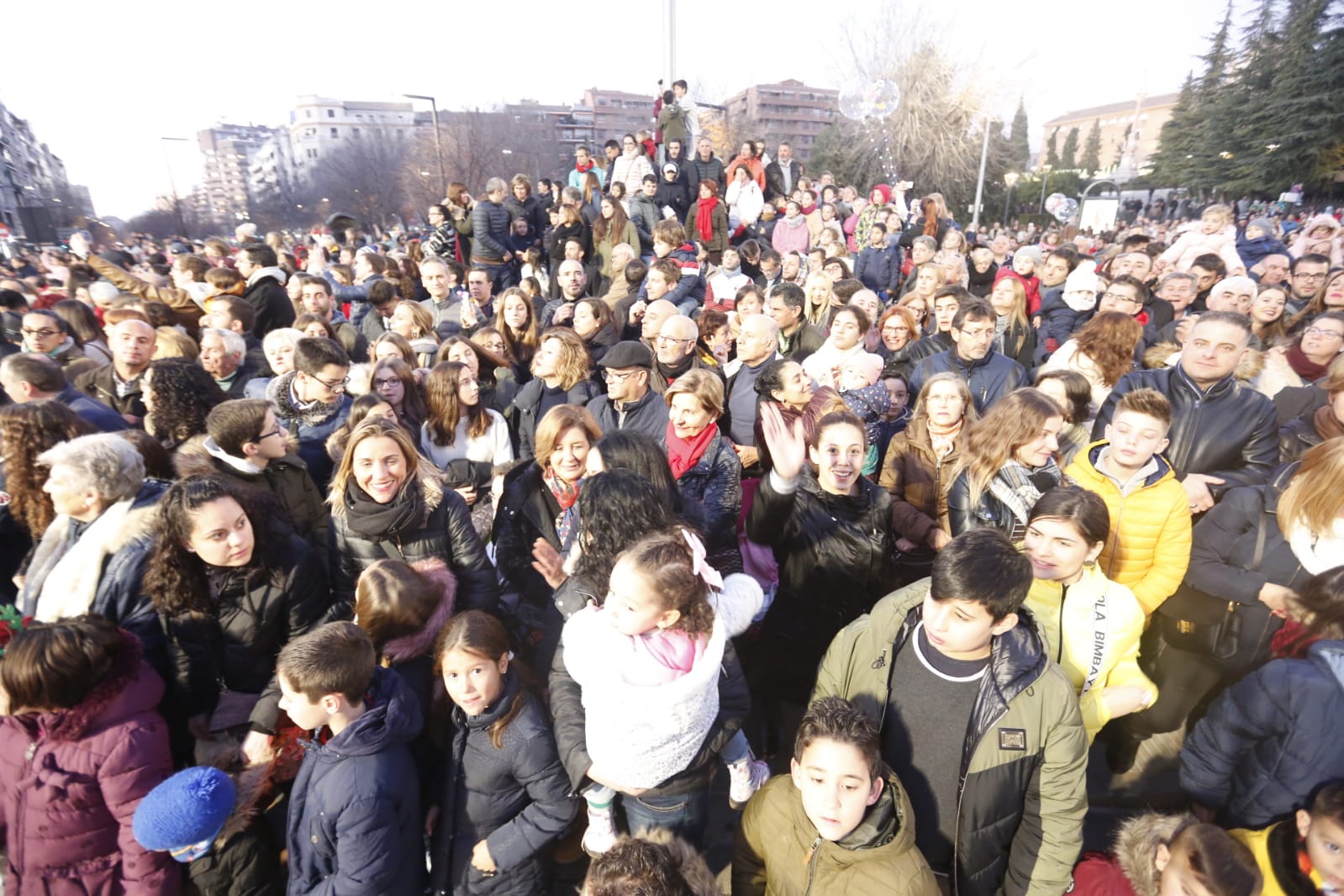 Desde los minutos previos al arranque hasta su llegada al Ayutamiento de Granada, aquí tienes todas las imágenes de la noche más mágica de la Navidad