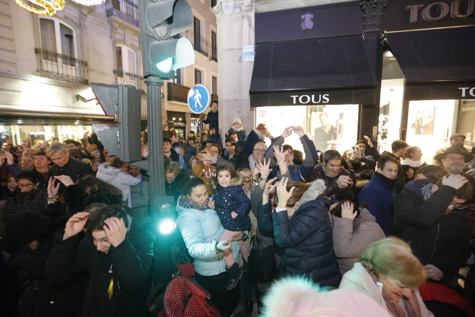 Desde los minutos previos al arranque hasta su llegada al Ayutamiento de Granada, aquí tienes todas las imágenes de la noche más mágica de la Navidad