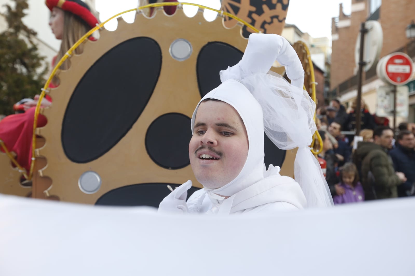 Desde los minutos previos al arranque hasta su llegada al Ayutamiento de Granada, aquí tienes todas las imágenes de la noche más mágica de la Navidad