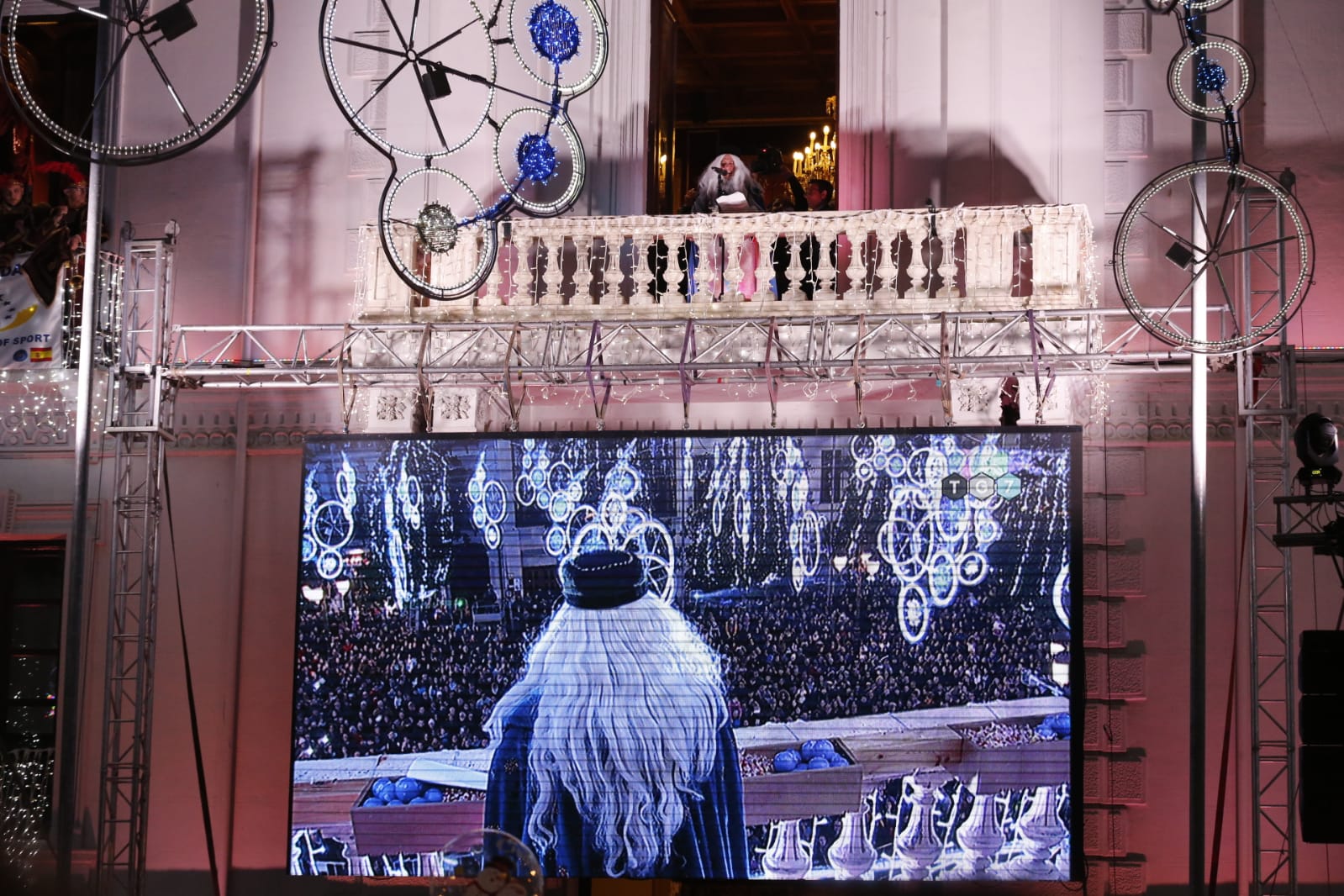 Desde los minutos previos al arranque hasta su llegada al Ayutamiento de Granada, aquí tienes todas las imágenes de la noche más mágica de la Navidad